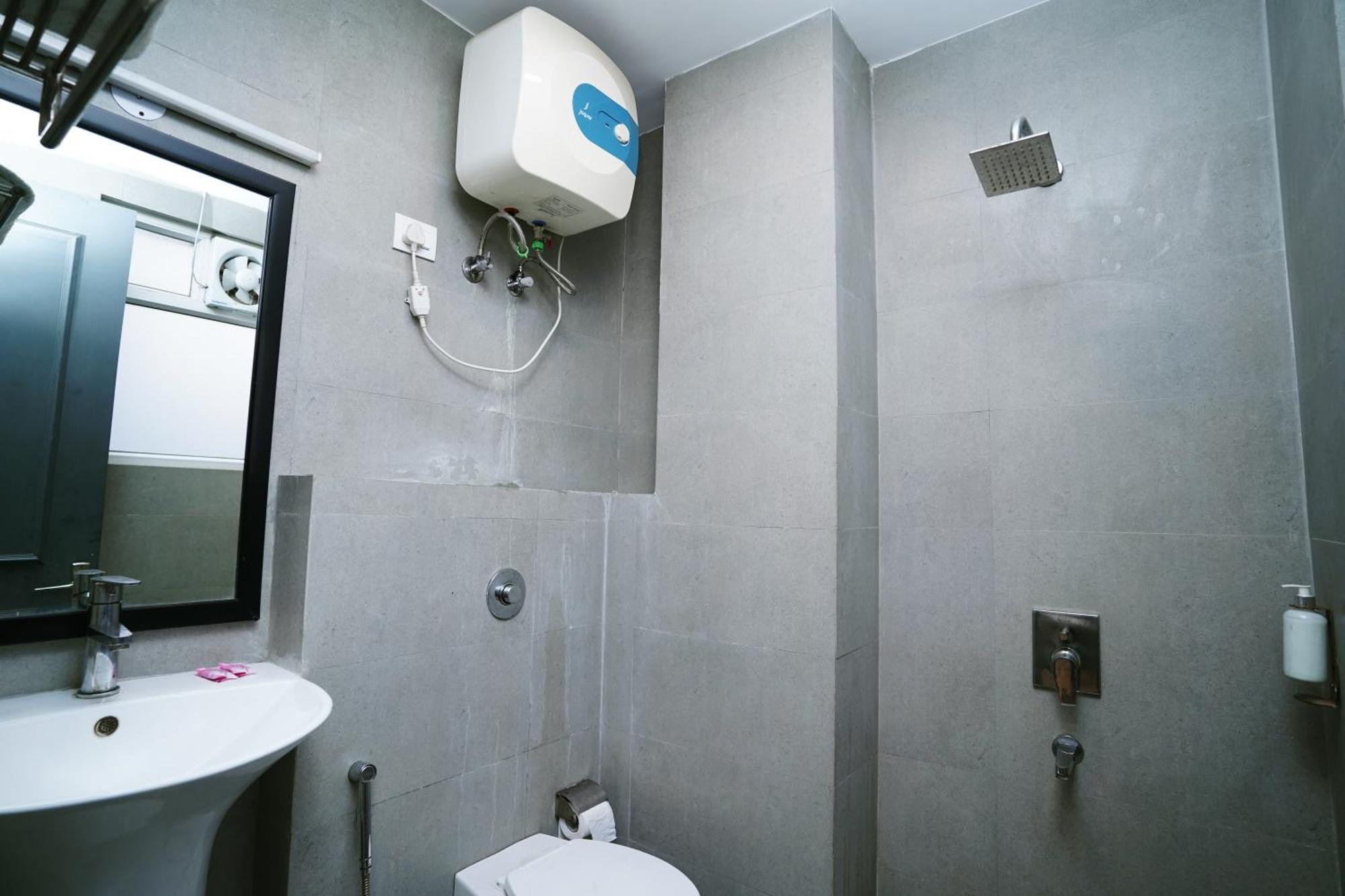 Hotel Mira Residency- Outer Ring Road, Paschim Vihar Delhi  Exterior photo