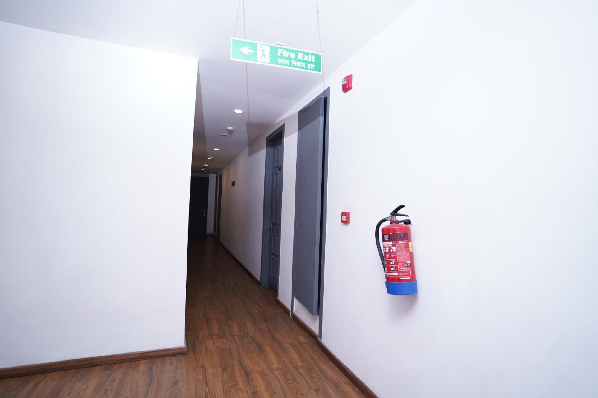 Hotel Mira Residency- Outer Ring Road, Paschim Vihar Delhi  Exterior photo